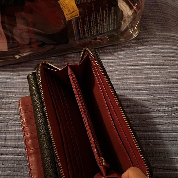 A Elle Tracy wallet - Picture 4 of 4